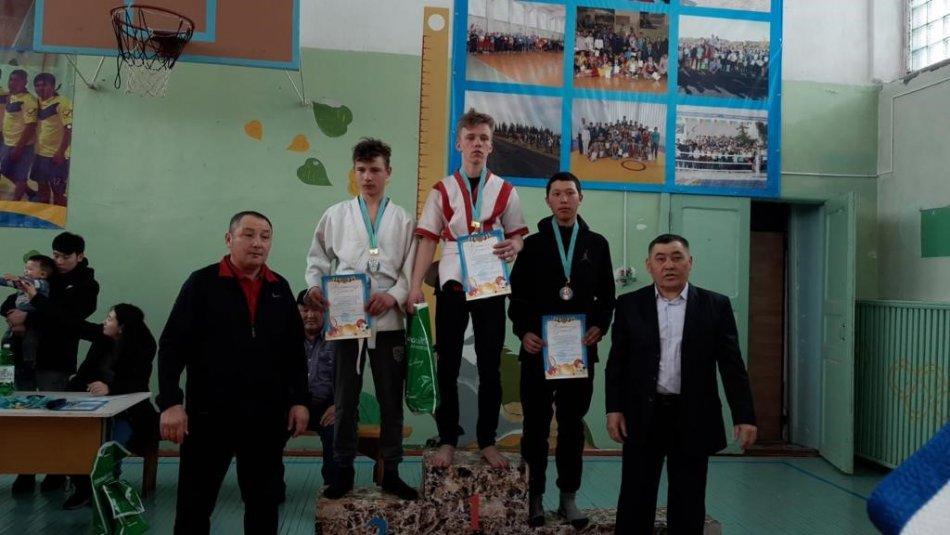 Алтай ауданы Бұқтырма кентінің "қазақша күрес" жарысы. Соревнования «Казакша курес» Алтайского района п. Бухтарма